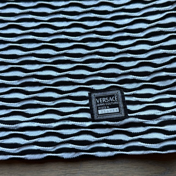 Vintage Versace Jeans Couture black & white Crop Top - Picture 3 of 8